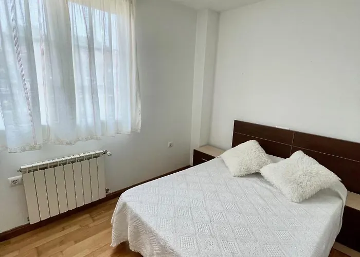 Adosado Con Amplio Jardin Cubas (Cantabria)