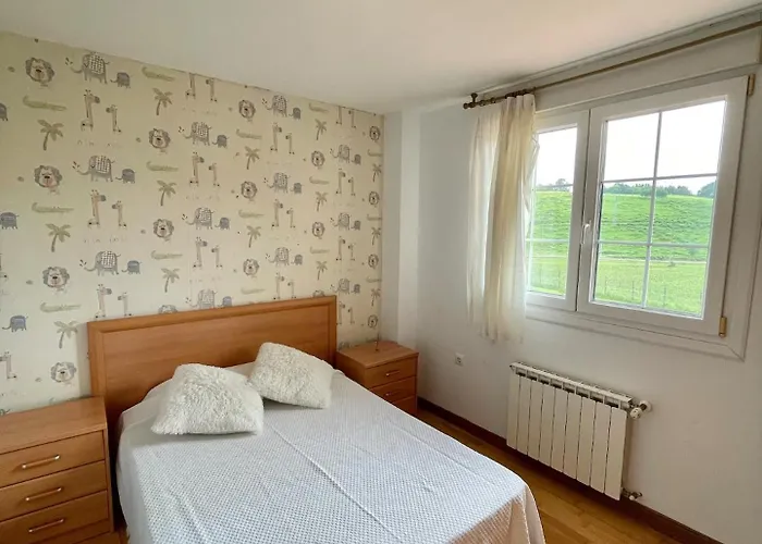 Adosado Con Amplio Jardin Dom wakacyjny Cubas (Cantabria)