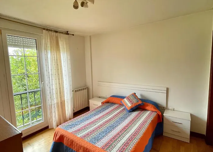 Adosado Con Amplio Jardin *